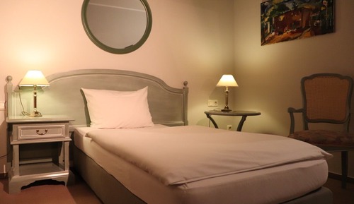 Single Room, Private Bathroom