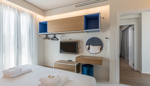Two Bedroom Sea View Suite with outdoor hot tub