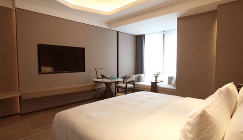 Deluxe Room, 1 King Bed