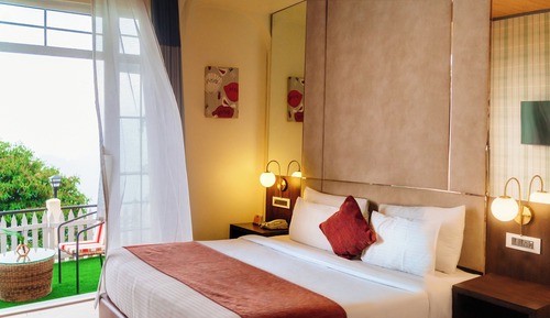 Premium view Room with Lawn