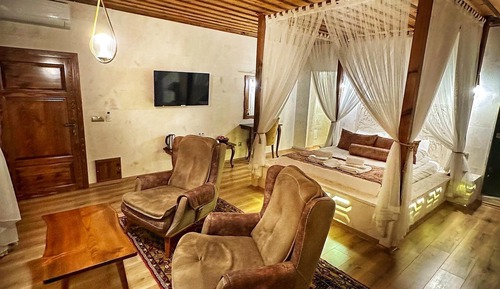 Elite Room, Fireplace