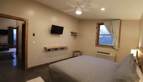 Deluxe Chalet, 1 King Bed, Accessible, Lake View