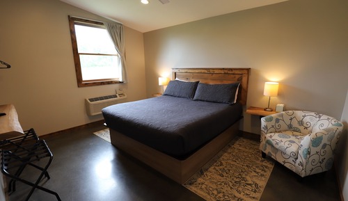 Deluxe Chalet, 1 King Bed, Lake View