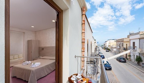 Family Room, Balcony