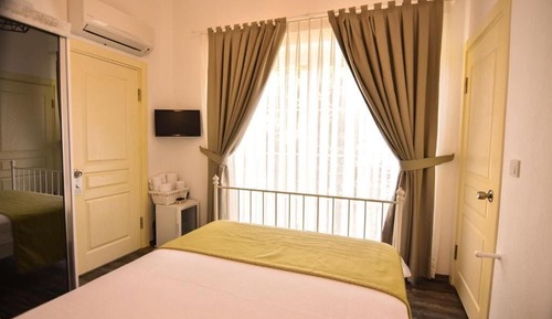 Economy Room