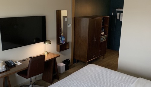 Design Room, 1 King Bed (Hearing Accessible)