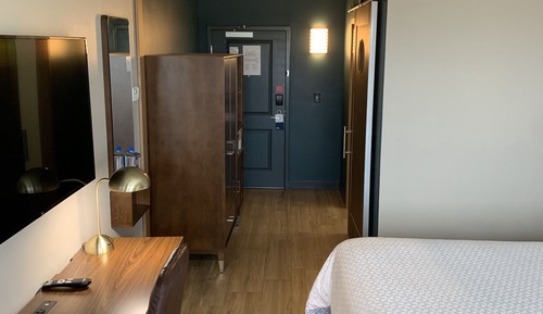 Design Room, 1 King Bed
