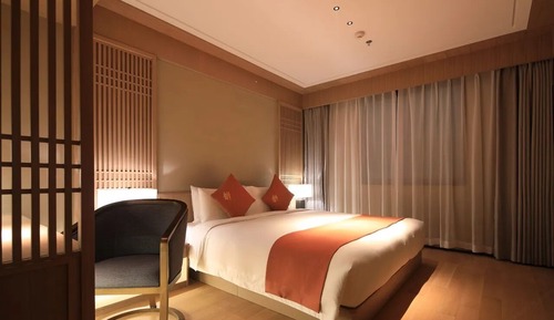 Basic Room, City View