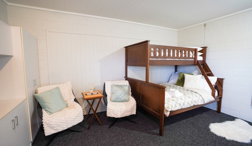 Comfort House, Lake View