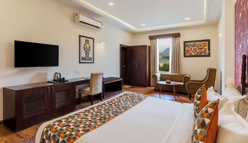 Luxury Lake View Room