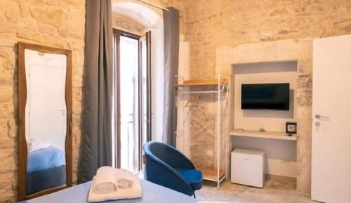 Room, Courtyard View