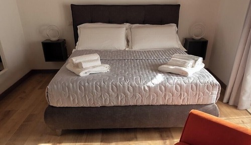 Room, Courtyard View