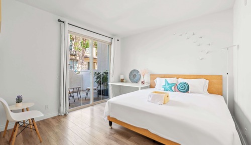 Apartment, 1 King Bed, Patio, Garden View (80-2 Irvine)