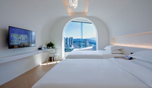 Basic Double Room, 2 Twin Beds, Private Bathroom, City View