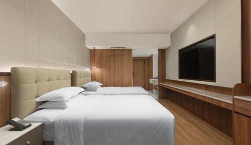 Room, 2 Twin Beds, Smoking, City View