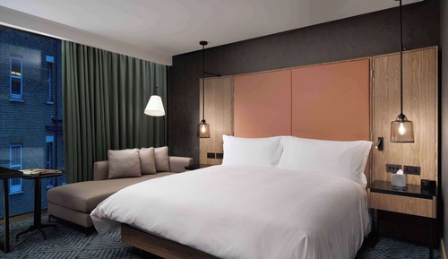 Deluxe Room, 1 King Bed, Accessible