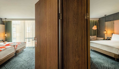 Family Room, Connecting Rooms