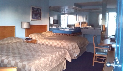 Standard Room, 2 Queen and 1 Single Bed, Non-Smoking