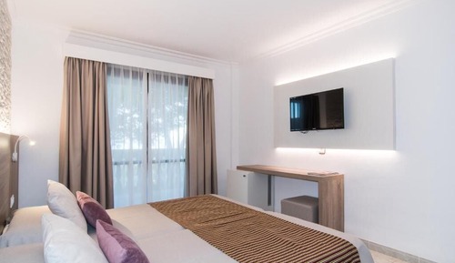 Double Room (Promo 2 Adults + 1 Child)