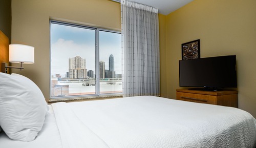 Studio, 1 King Bed with Sofa bed (Mobility/Hearing Access, Roll-In Shwr)