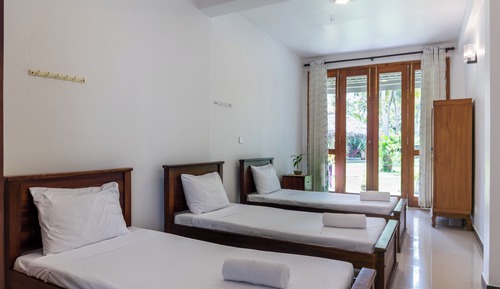 Shared Dormitory, Women only