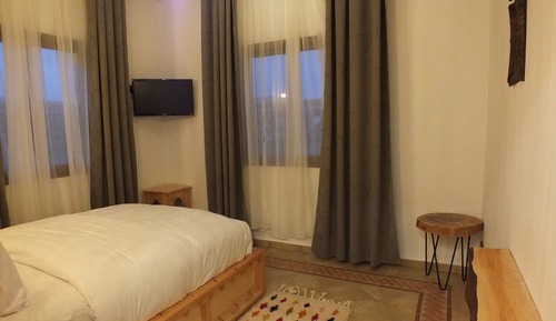 Single Room, Mountain View