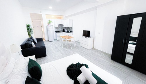 Executive Studio Suite, City View