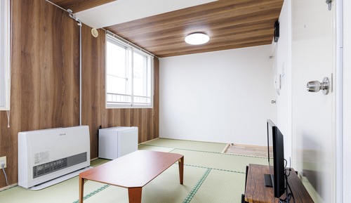 Traditional Twin Room, Non Smoking, Shared Bathroom (B)