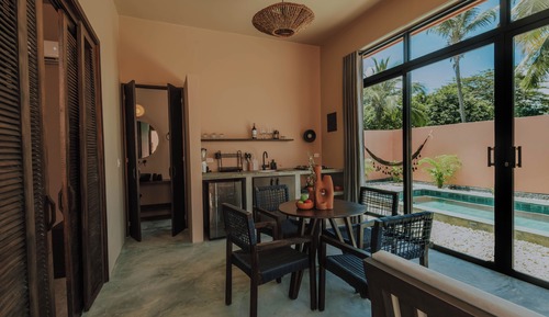 Deluxe Villa, 1 Queen Bed, Pool View