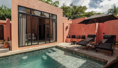 Deluxe Villa, 1 Queen Bed, Pool View