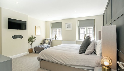 Family Room, City View