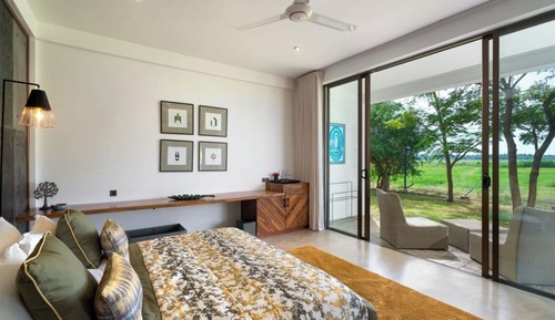 Deluxe King Suite