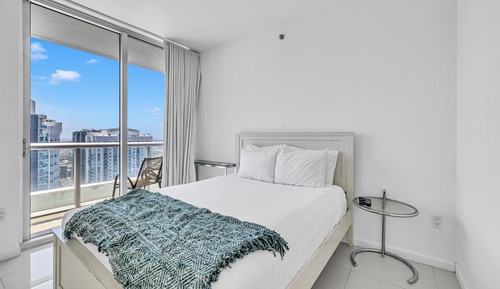 Royal Apartment, Lake View