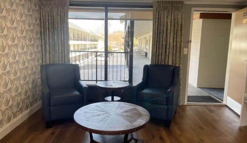 Luxury Single Room, 1 King Bed, Mountain View