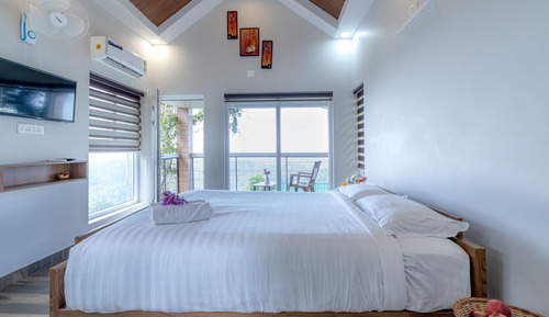 Deluxe Double Room, Balcony, Mountain View