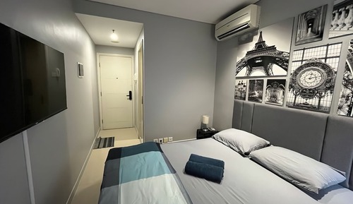 Superior Studio, 1 Queen Bed, City View