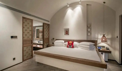 Premier Featured Room Suite - Lake-View