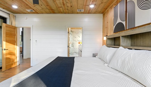 Luxury Cabin, 5 Bedrooms, Pets Allowed, Mountain View