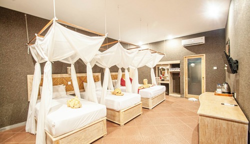 Deluxe Room, Multiple Beds, Balcony, Garden View