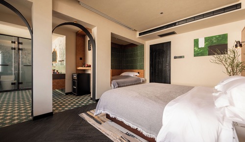 Luxury Triple Room, City View