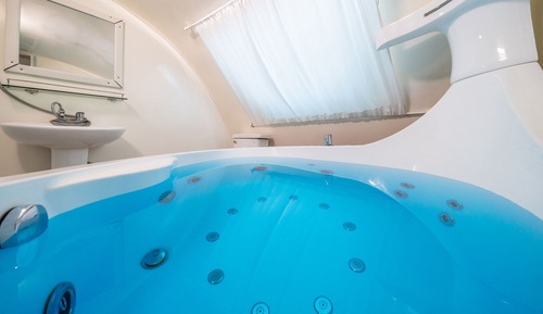 Basic Room, 1 Bedroom ("Large Kids Caravan No. 8 (Spa/BBQ))
