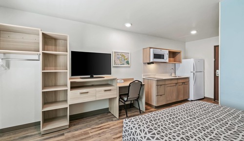 Suite, 1 Queen Bed, Roll-in Shower, Non Smoking