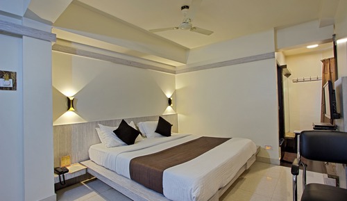 DELUXE DOUBLE BED NON AC