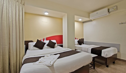 DELUXE TRIPLE BED AC