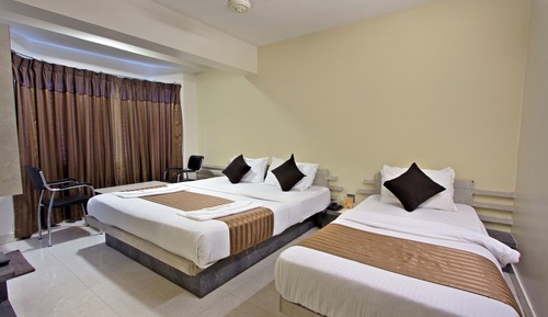 DELUXE TRIPLE BED NON AC