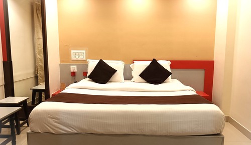 DELUXE DOUBLE BEDDED AC ROOM