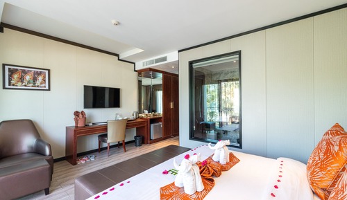 Deluxe Double Room, 1 King Bed, Mobility Accessible, Garden View