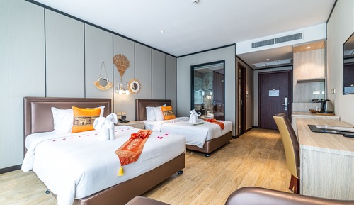 Deluxe Twin Room, Multiple Beds, Mobility Accessible, Garden View