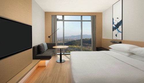 Superior Room, 1 King Bed