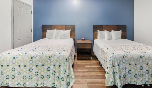 Suite, 2 Queen Beds, Smoking